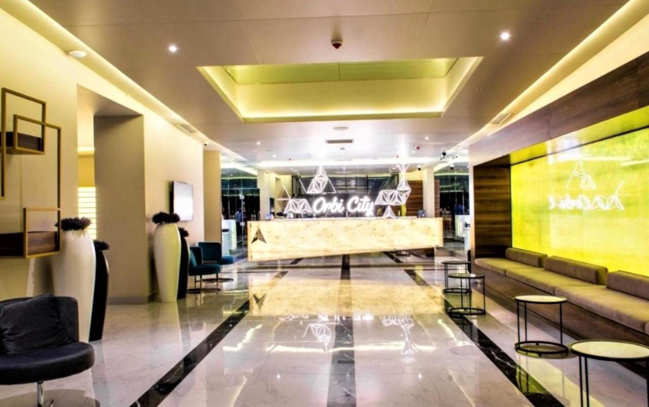 Orbi Twin Towers Aparthotel With Sea View บาทูมิ ภายนอก รูปภาพ