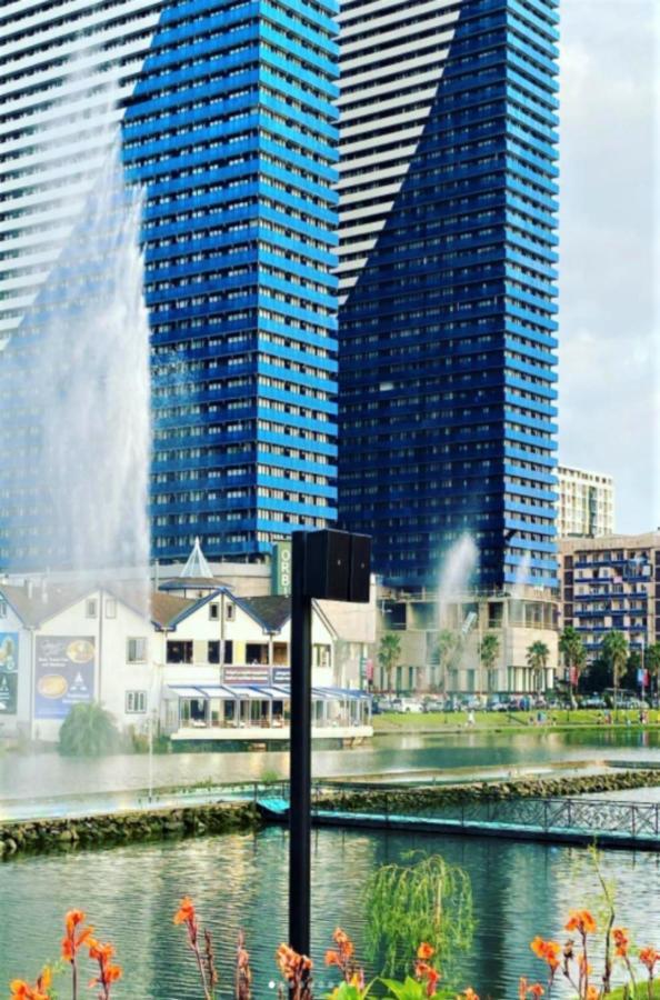 Orbi Twin Towers Aparthotel With Sea View บาทูมิ ภายนอก รูปภาพ