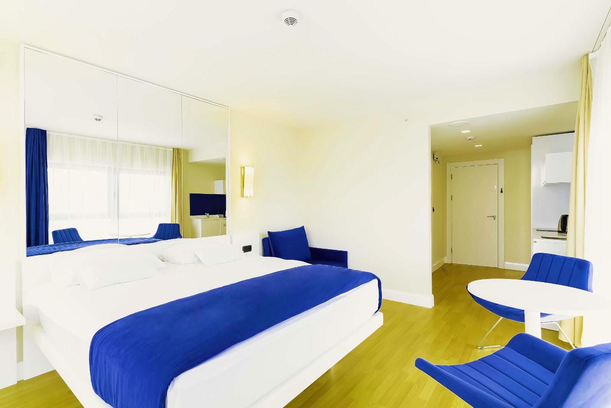 Orbi Twin Towers Aparthotel With Sea View บาทูมิ ภายนอก รูปภาพ