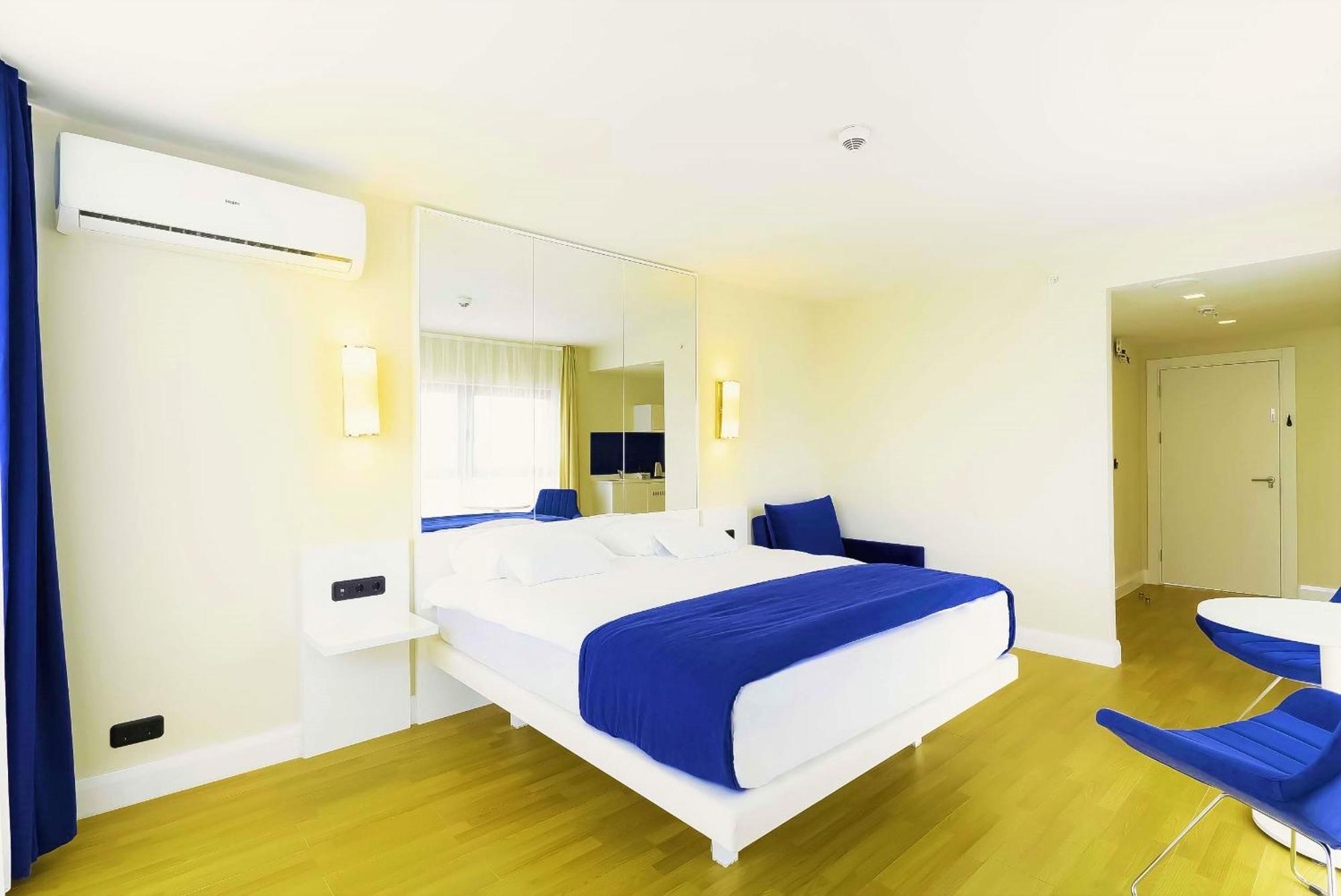 Orbi Twin Towers Aparthotel With Sea View บาทูมิ ภายนอก รูปภาพ