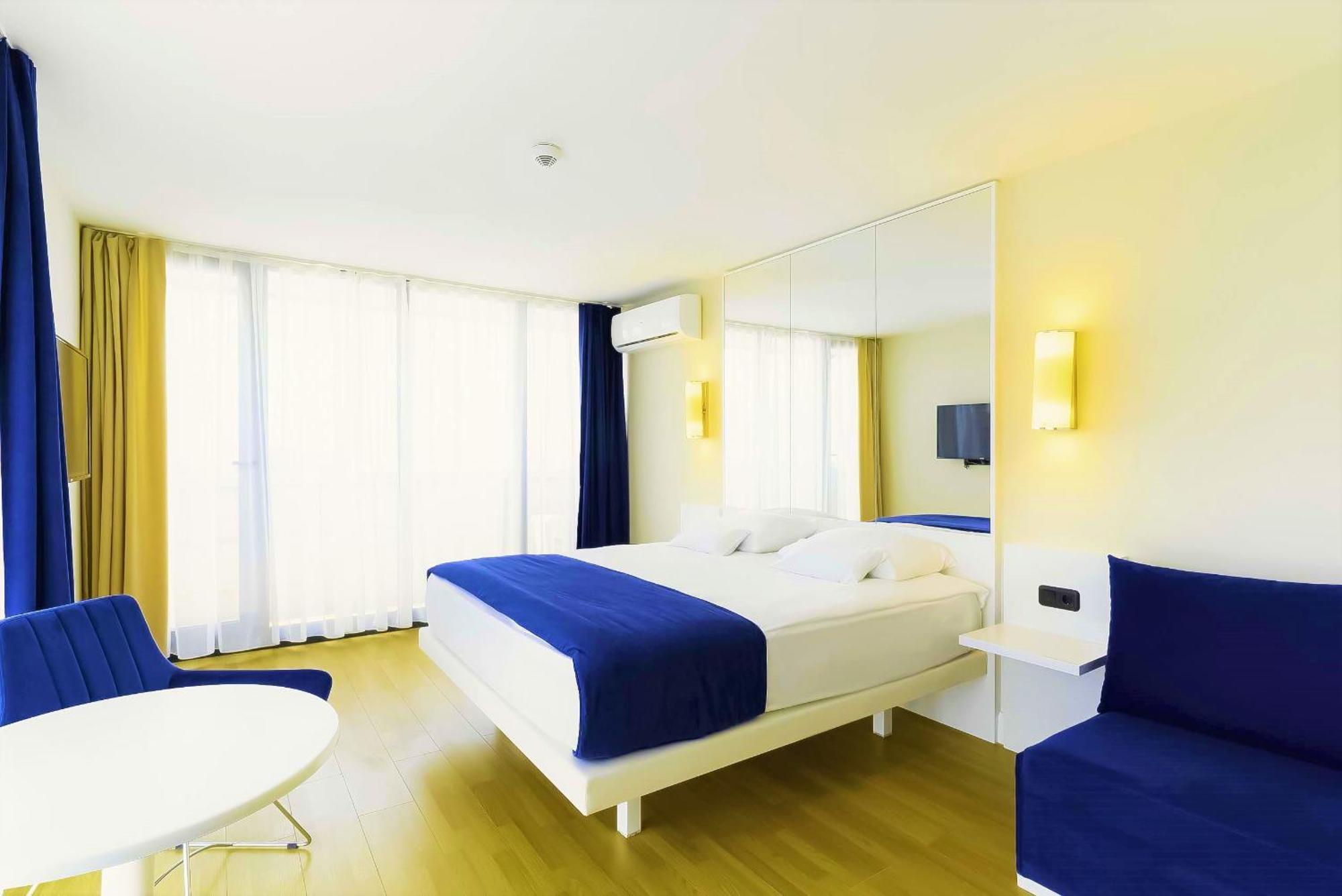 Orbi Twin Towers Aparthotel With Sea View บาทูมิ ภายนอก รูปภาพ