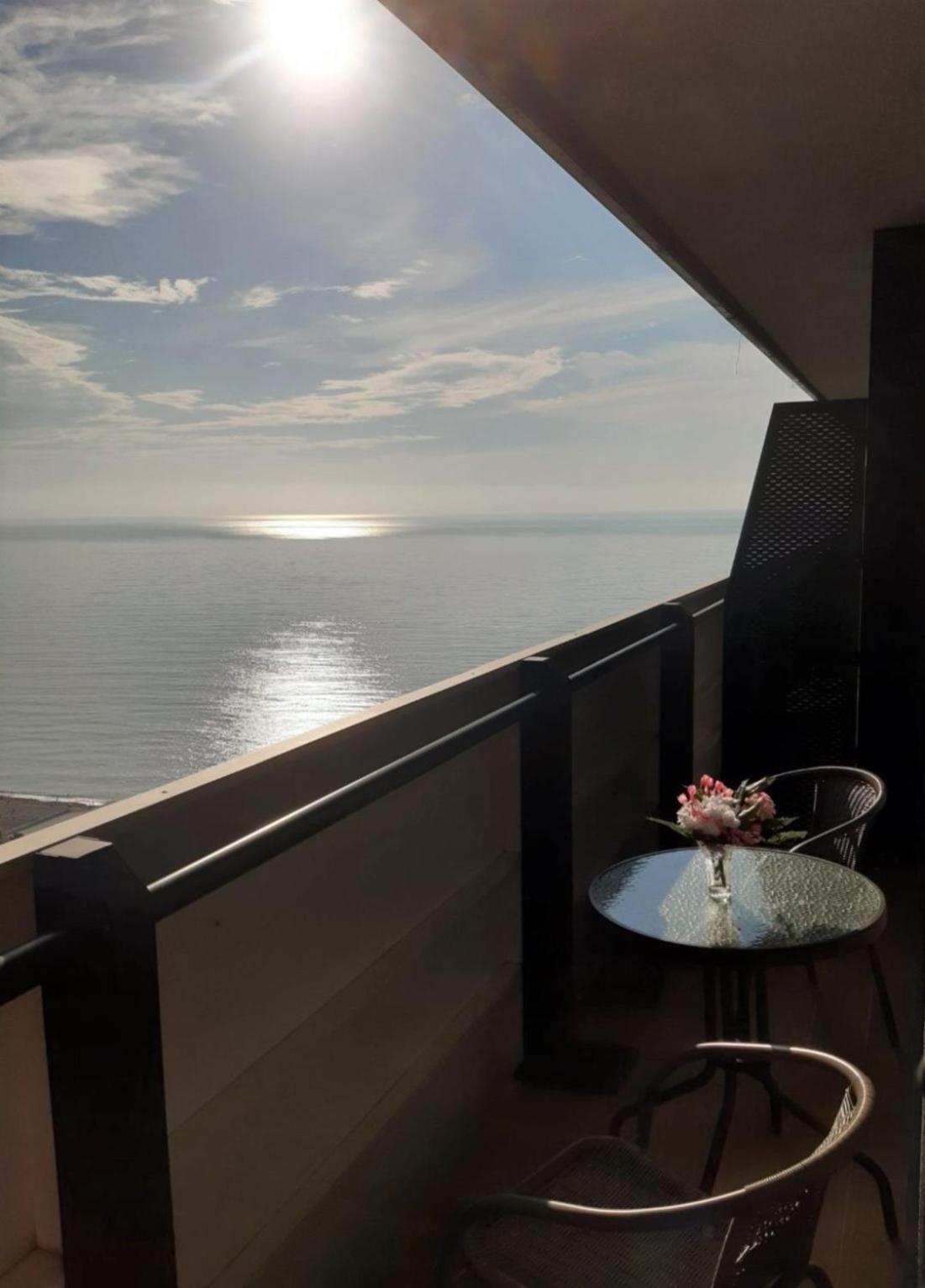 Orbi Twin Towers Aparthotel With Sea View บาทูมิ ภายนอก รูปภาพ